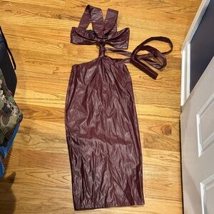 SO TEA 🍵😍 Burgundy Halter Midi Dress